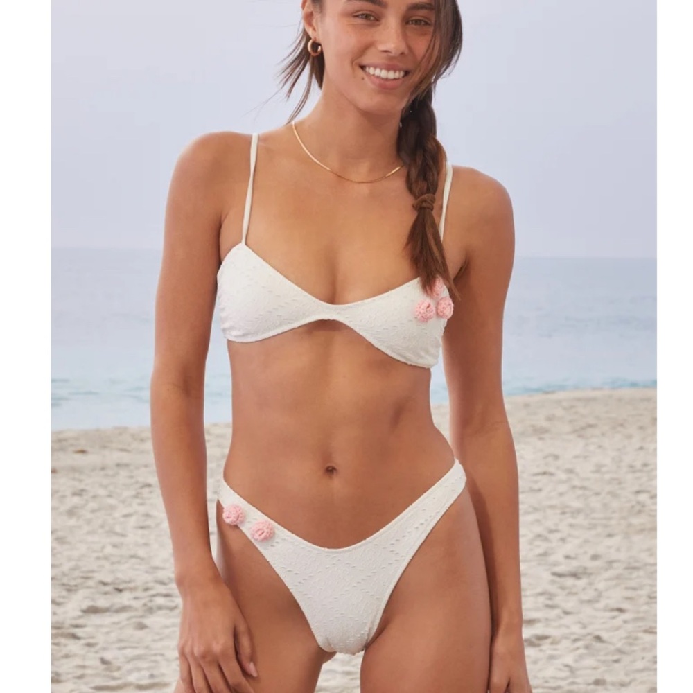 Pacsun Bootin Bikinis White lace Bikini with Pink Accent crochet flowers